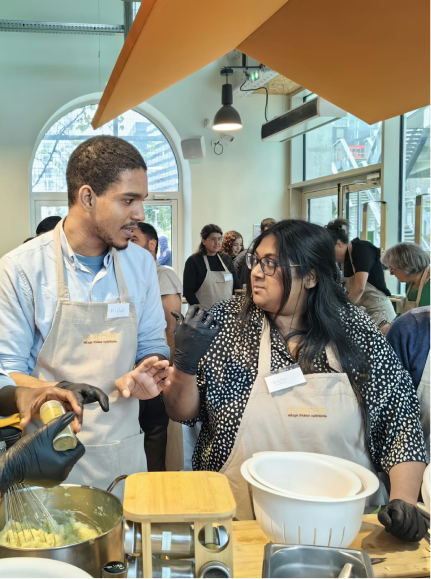 Atelier de cuisine collective entre bénévoles